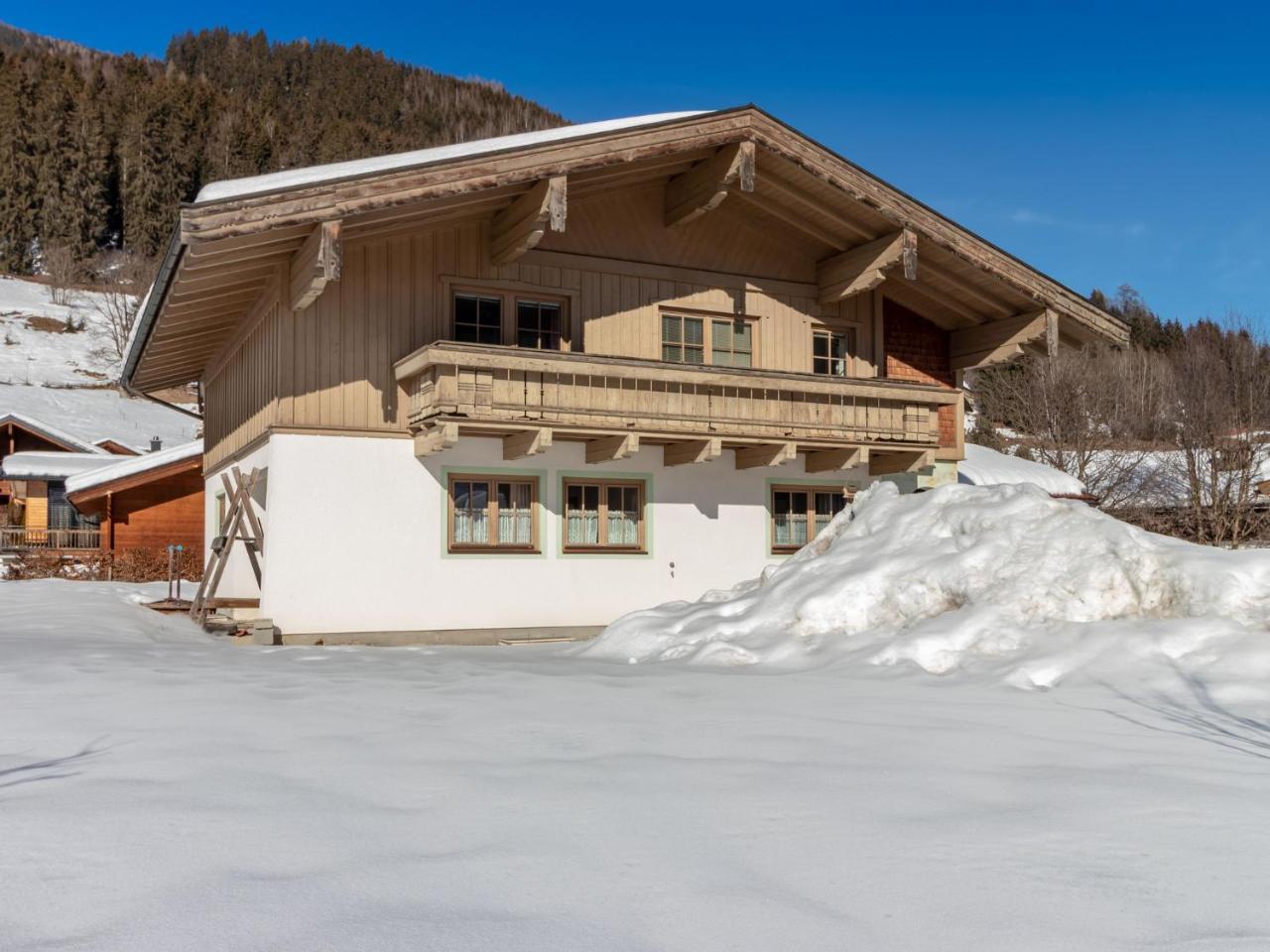Cozy Apartment In Muehlbach Bramberg am Wildkogel Exterior photo